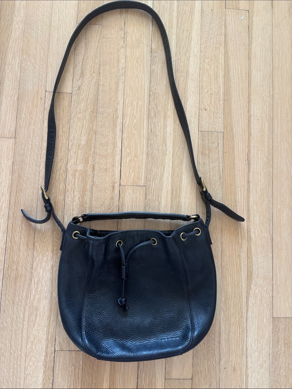 VINTAGE GUESS Black Pebbled Leather Drawstring bucket bag